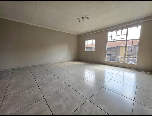 2 BEDROOM TOWNHOUSE FOR SALE IN VERWOERDPARK